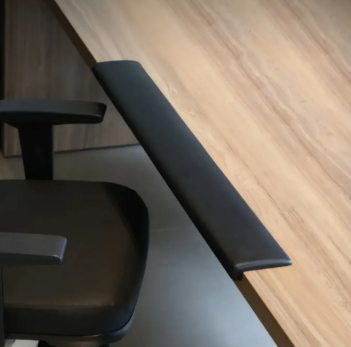 Protetor de borracha aplicado na borda da mesa